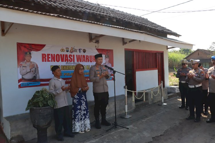 Dukung UMKM Polres Magetan Renovasi Warung Bu Tiyem di Hari Bhayangkara ke - 80